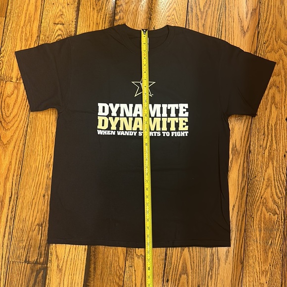 VANDERBILT MENS “DYNAMITE” SHORT SLEEVE BLACK AND GOLD GILDAN TSHIRT SIZE XL - Picture 4 of 4